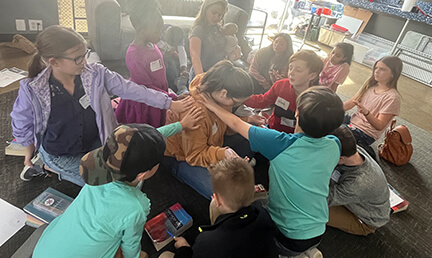 Kids praying at UPPERROOM